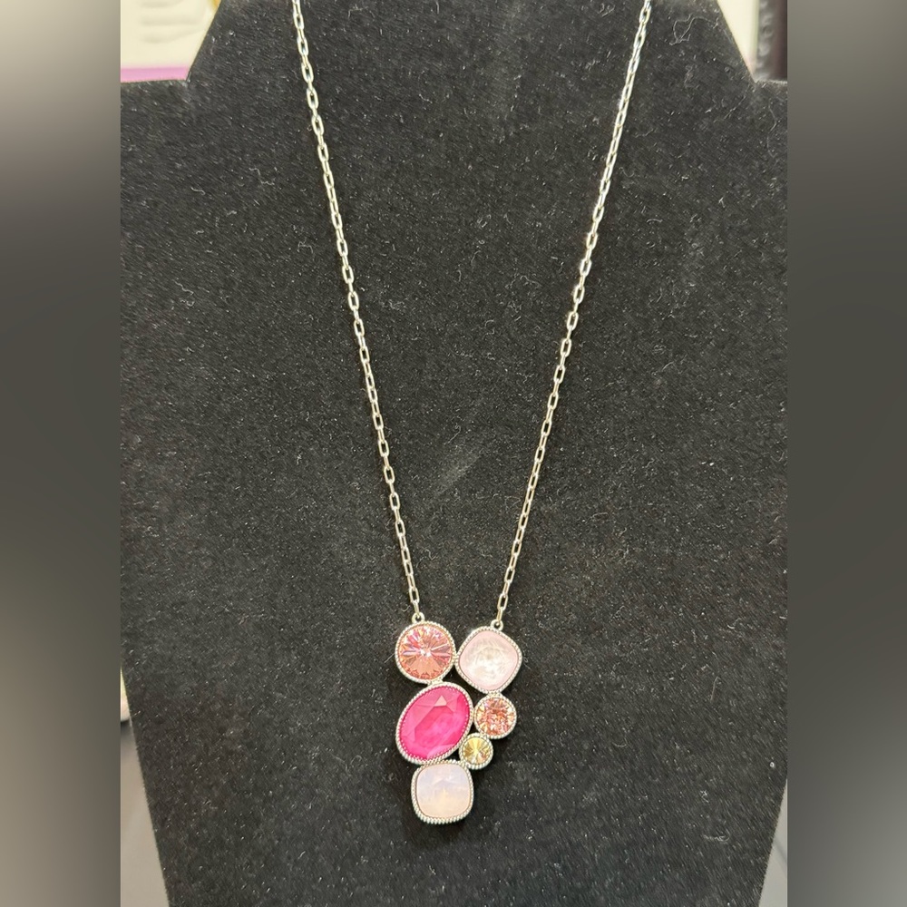 Touchdown Crystal by Swarovski, bouquet pendant necklace, NIB - Picture 3 of 3